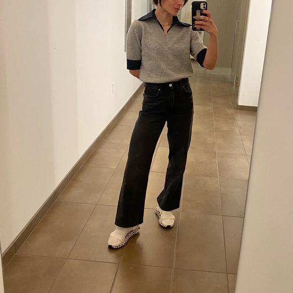 Contrast collar Classic Grey V-Neck Short Sleeve Sweater with Navy Trim - Picture 2 of 2